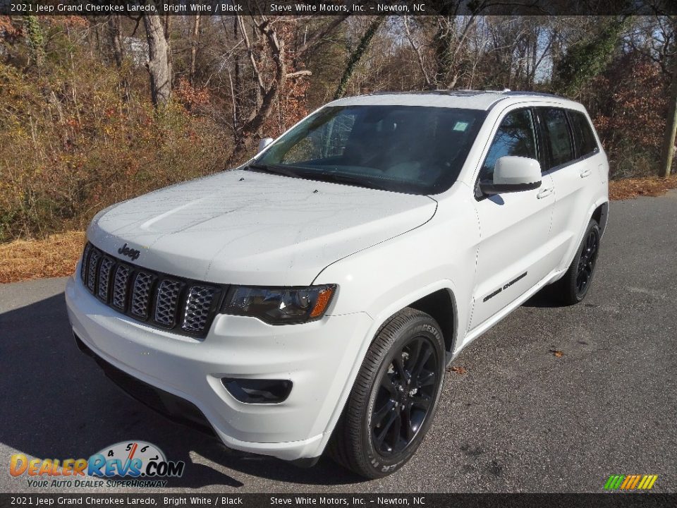 2021 Jeep Grand Cherokee Laredo Bright White / Black Photo #2