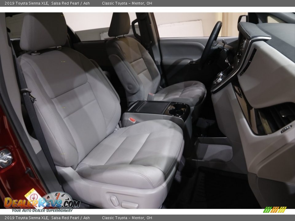 2019 Toyota Sienna XLE Salsa Red Pearl / Ash Photo #15