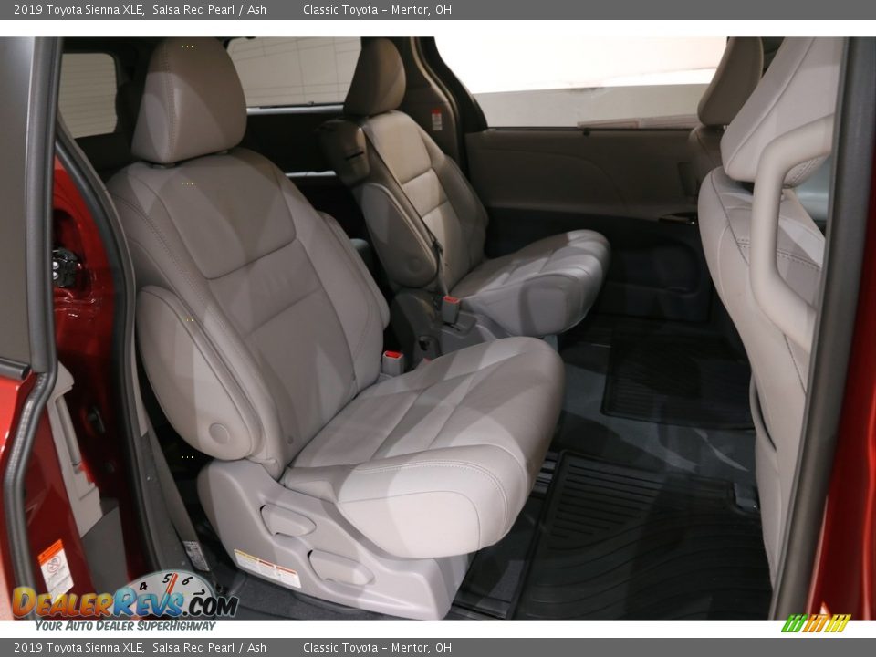 2019 Toyota Sienna XLE Salsa Red Pearl / Ash Photo #16
