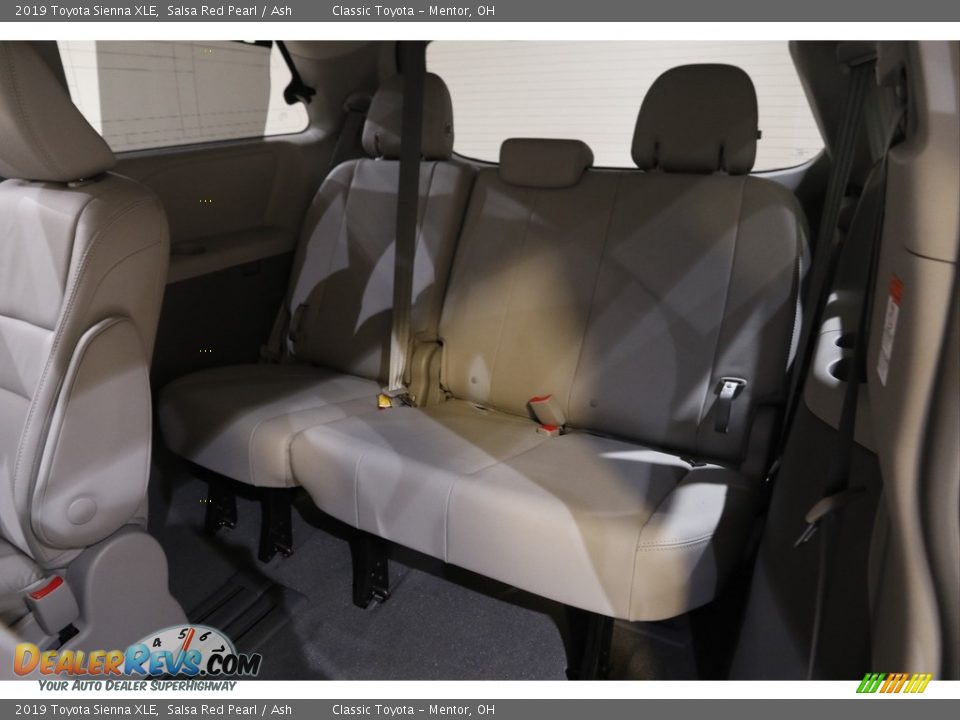 2019 Toyota Sienna XLE Salsa Red Pearl / Ash Photo #18