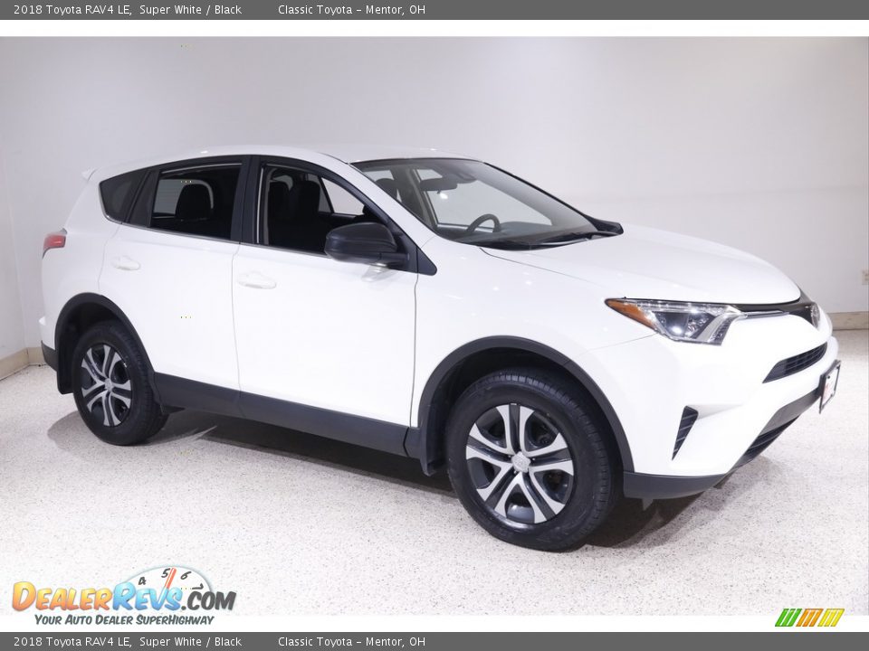 2018 Toyota RAV4 LE Super White / Black Photo #1