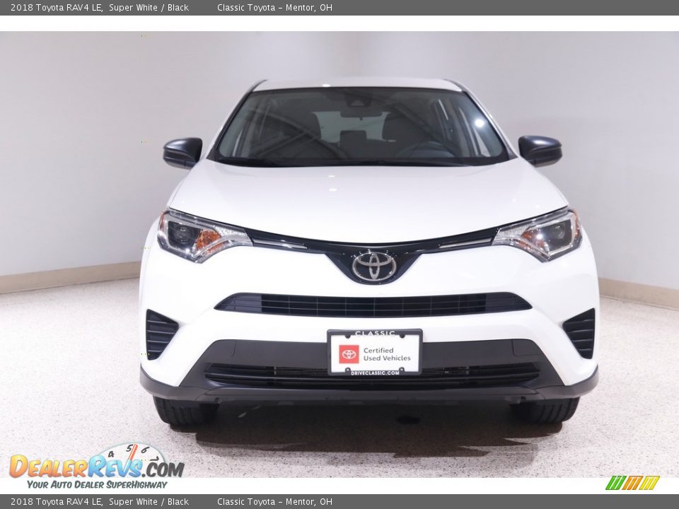 2018 Toyota RAV4 LE Super White / Black Photo #2
