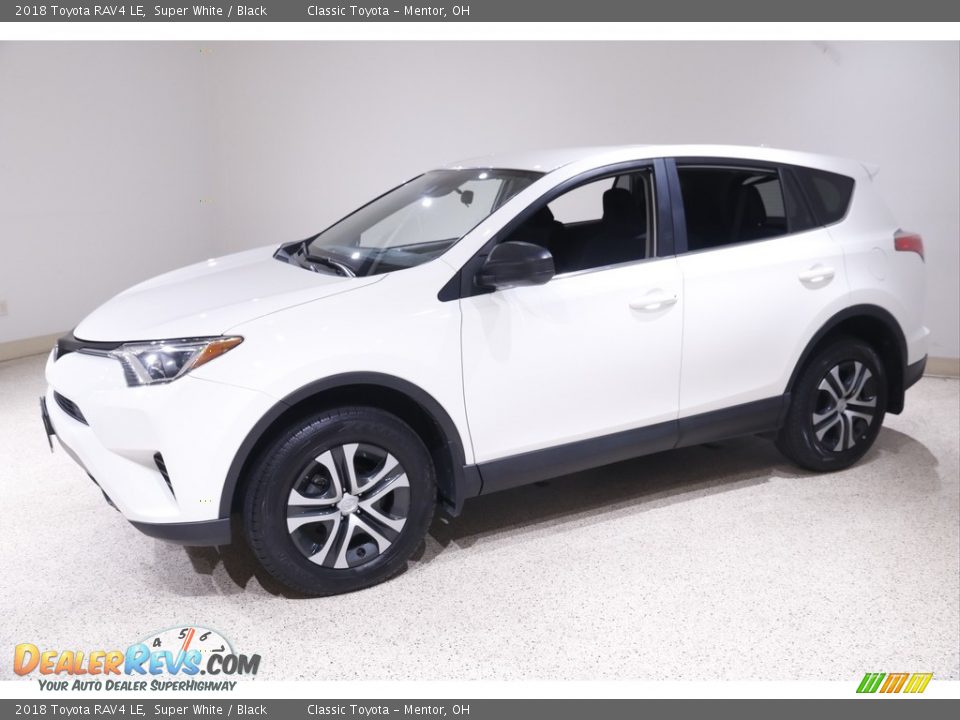 2018 Toyota RAV4 LE Super White / Black Photo #3