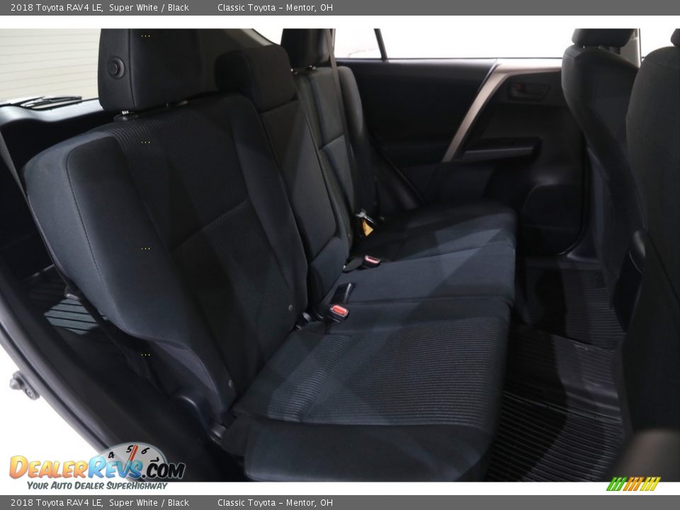 2018 Toyota RAV4 LE Super White / Black Photo #15
