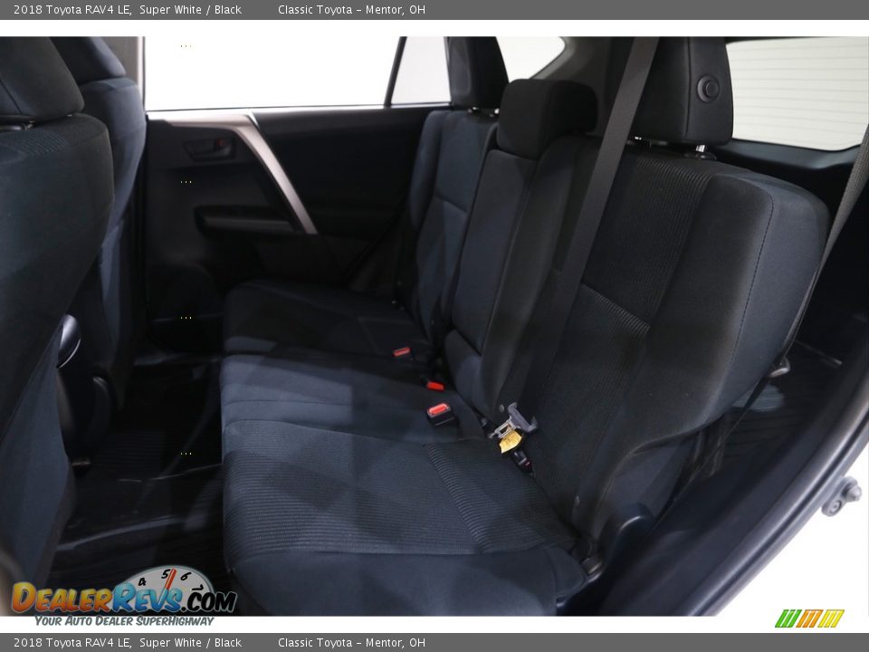 2018 Toyota RAV4 LE Super White / Black Photo #16