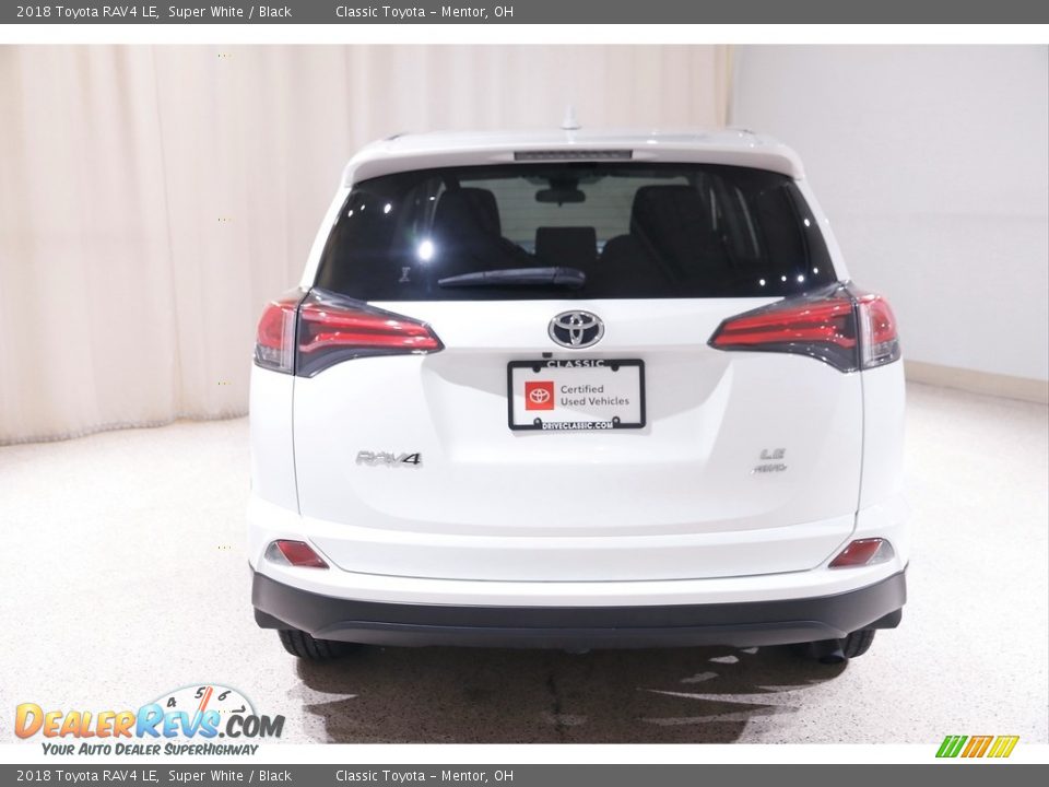 2018 Toyota RAV4 LE Super White / Black Photo #17