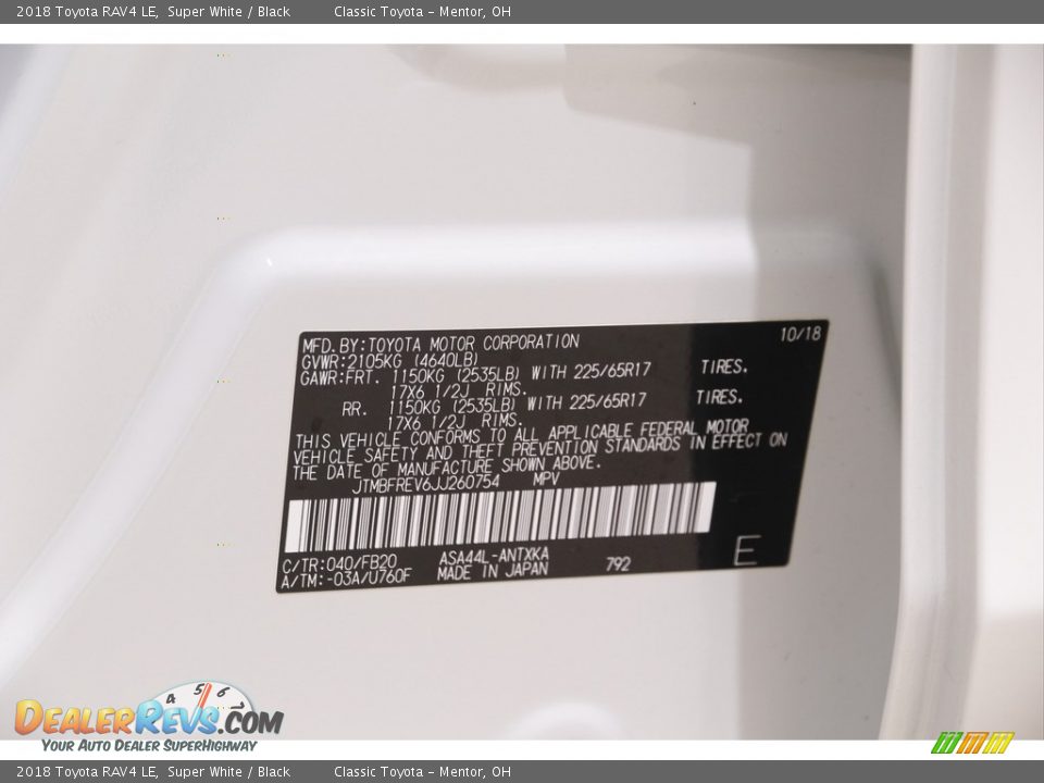 2018 Toyota RAV4 LE Super White / Black Photo #19