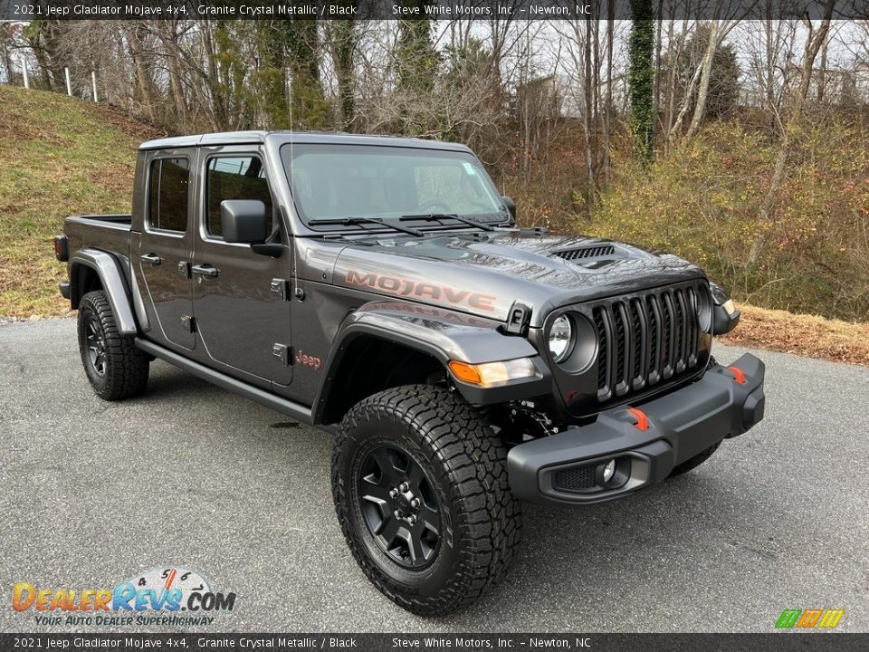 Front 3/4 View of 2021 Jeep Gladiator Mojave 4x4 Photo #4