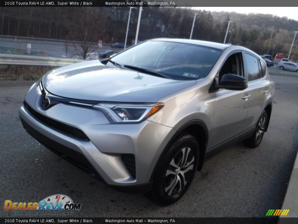 2018 Toyota RAV4 LE AWD Super White / Black Photo #12