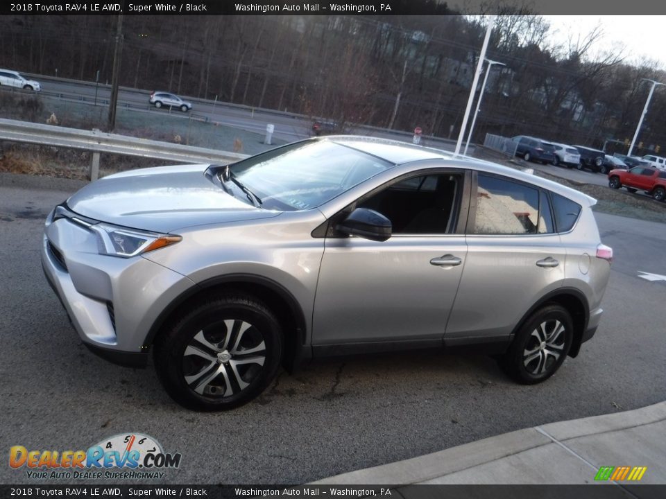 2018 Toyota RAV4 LE AWD Super White / Black Photo #13