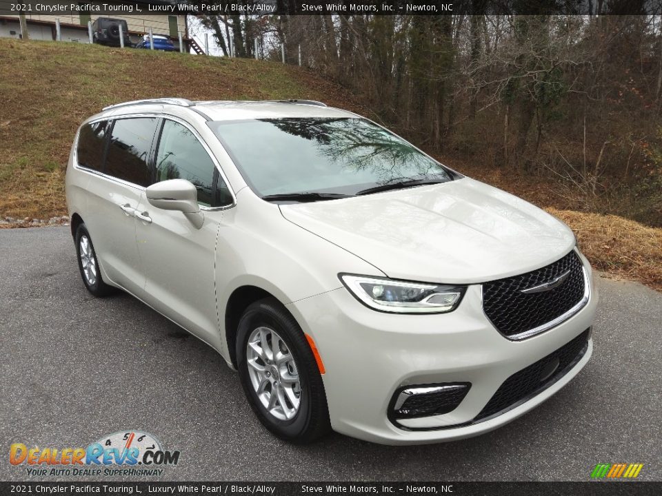 2021 Chrysler Pacifica Touring L Luxury White Pearl / Black/Alloy Photo #4