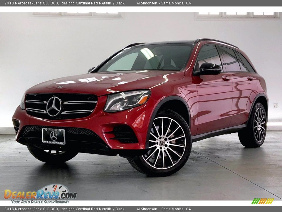 Front 3/4 View of 2018 Mercedes-Benz GLC 300 Photo #12