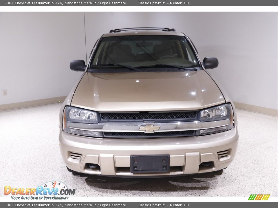 2004 Chevrolet TrailBlazer LS 4x4 Sandstone Metallic / Light Cashmere Photo #2