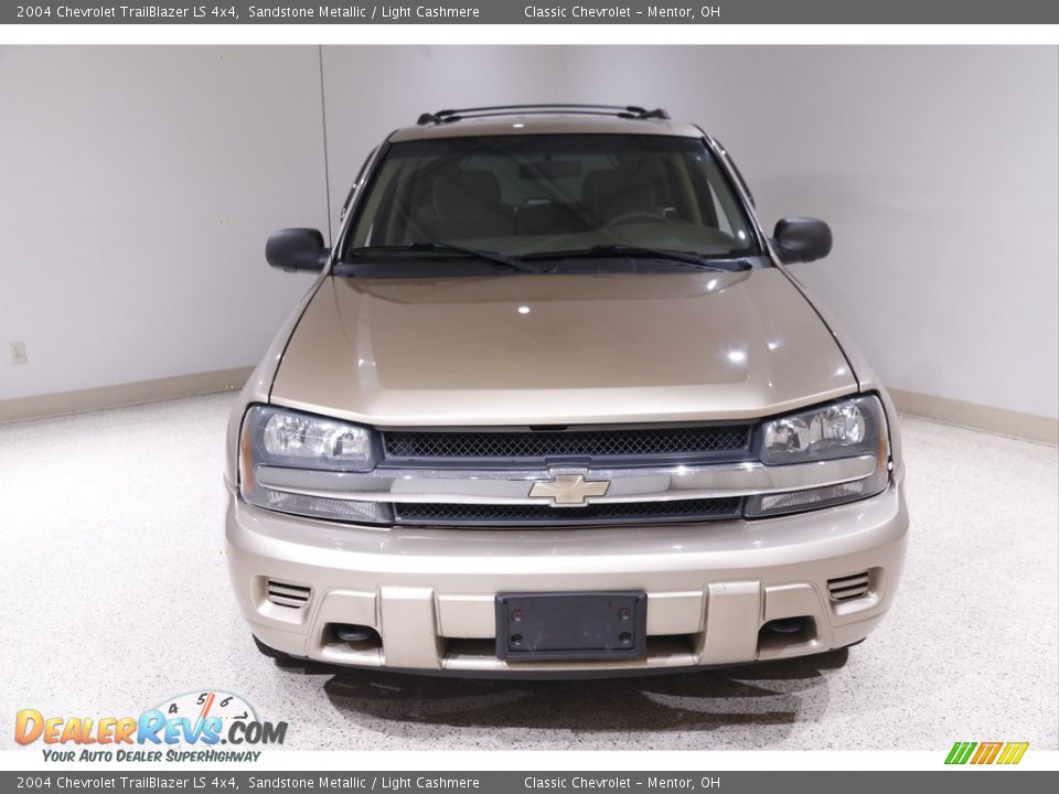 2004 Chevrolet TrailBlazer LS 4x4 Sandstone Metallic / Light Cashmere Photo #2