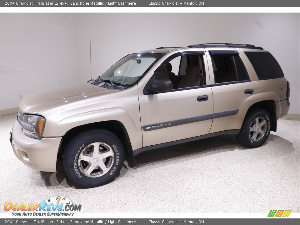 2004 Chevrolet TrailBlazer LS 4x4 Sandstone Metallic / Light Cashmere Photo #3