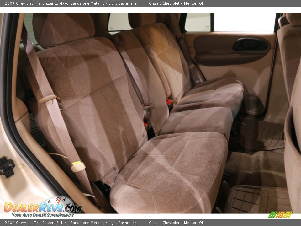 2004 Chevrolet TrailBlazer LS 4x4 Sandstone Metallic / Light Cashmere Photo #12