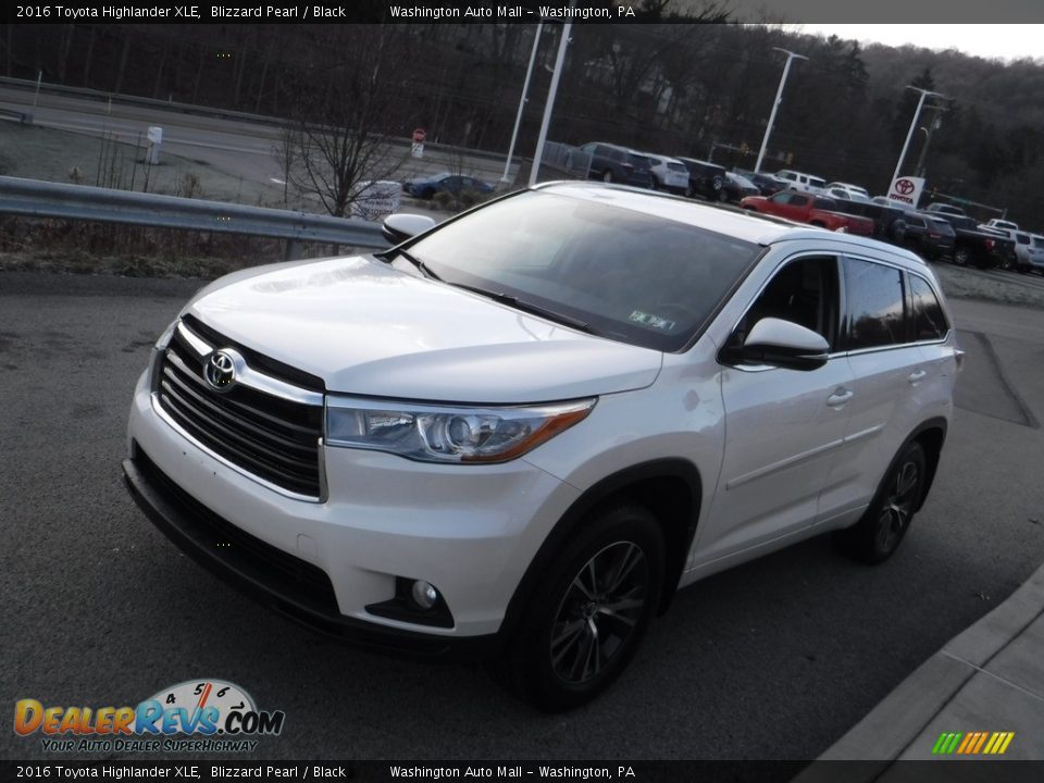 2016 Toyota Highlander XLE Blizzard Pearl / Black Photo #11