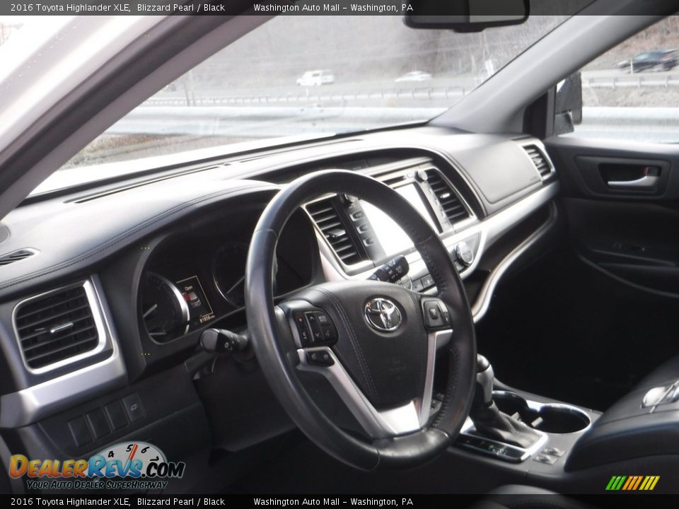 2016 Toyota Highlander XLE Blizzard Pearl / Black Photo #16