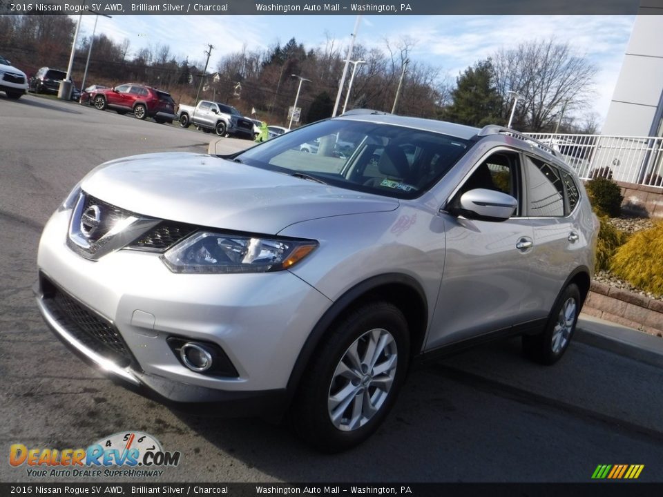 2016 Nissan Rogue SV AWD Brilliant Silver / Charcoal Photo #10