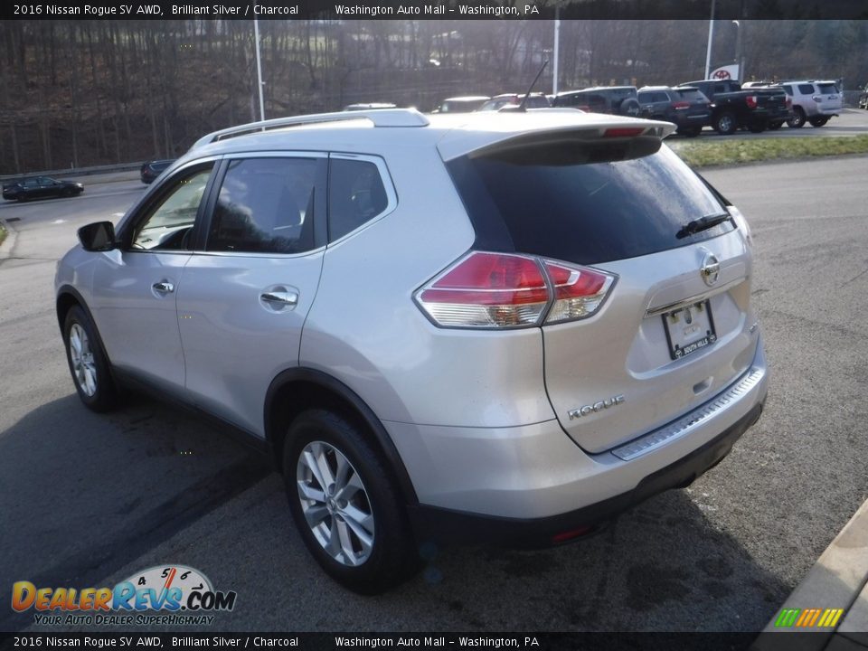 2016 Nissan Rogue SV AWD Brilliant Silver / Charcoal Photo #12