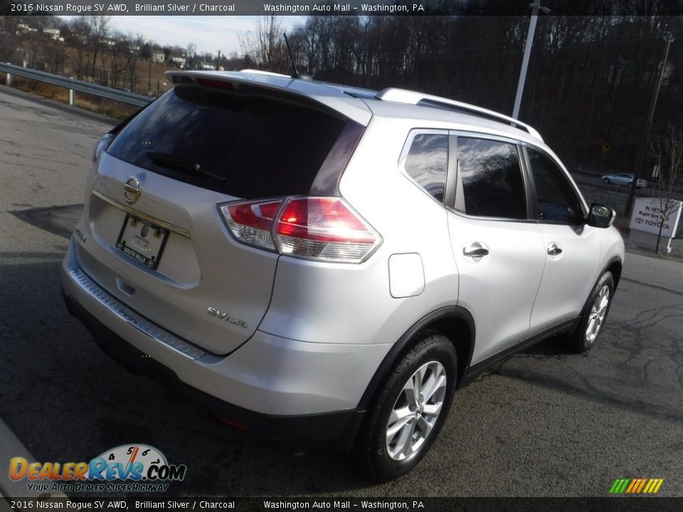 2016 Nissan Rogue SV AWD Brilliant Silver / Charcoal Photo #14