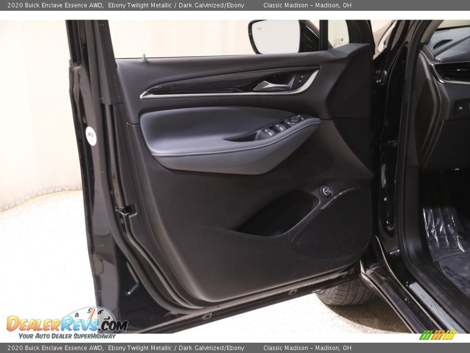 Door Panel of 2020 Buick Enclave Essence AWD Photo #4