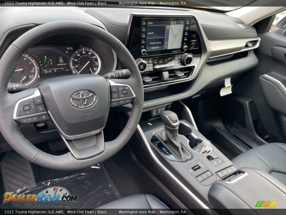 Black Interior - 2022 Toyota Highlander XLE AWD Photo #3