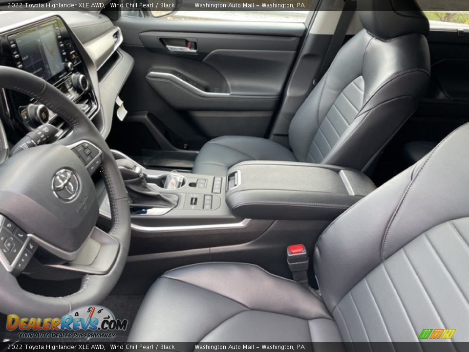 Front Seat of 2022 Toyota Highlander XLE AWD Photo #4