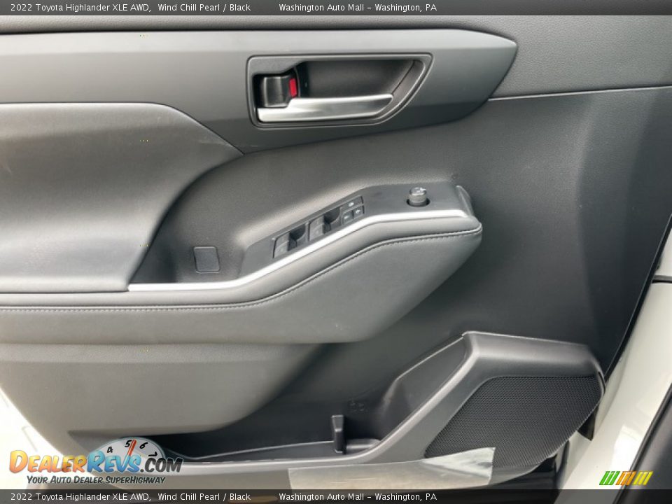 Door Panel of 2022 Toyota Highlander XLE AWD Photo #18