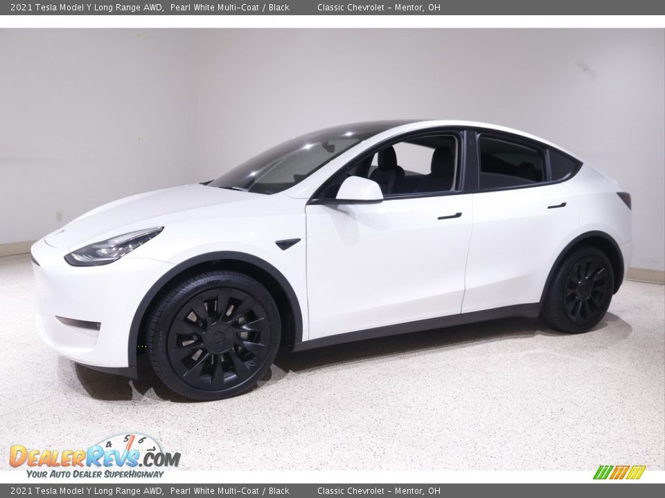 Front 3/4 View of 2021 Tesla Model Y Long Range AWD Photo #3