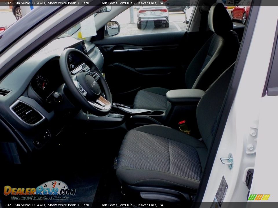 2022 Kia Seltos LX AWD Snow White Pearl / Black Photo #11