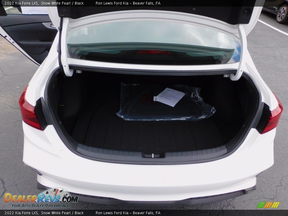 2022 Kia Forte LXS Snow White Pearl / Black Photo #4