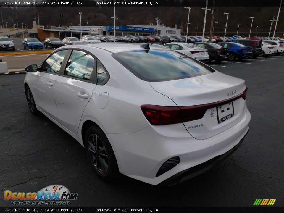 2022 Kia Forte LXS Snow White Pearl / Black Photo #5