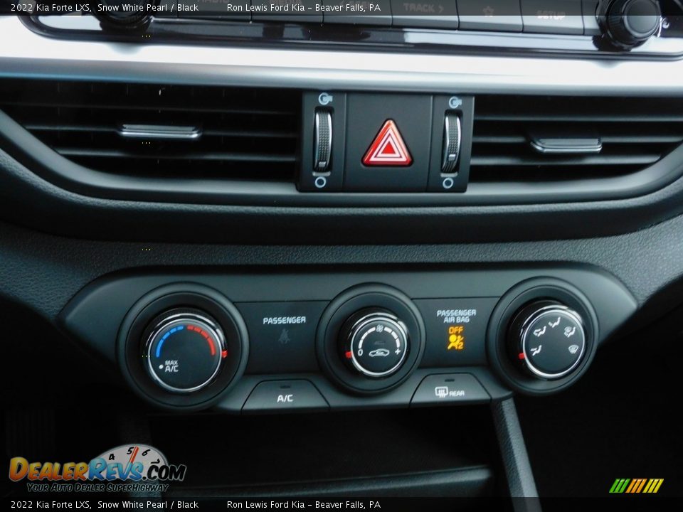 Controls of 2022 Kia Forte LXS Photo #17