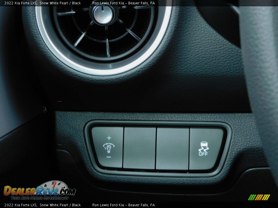 2022 Kia Forte LXS Snow White Pearl / Black Photo #18