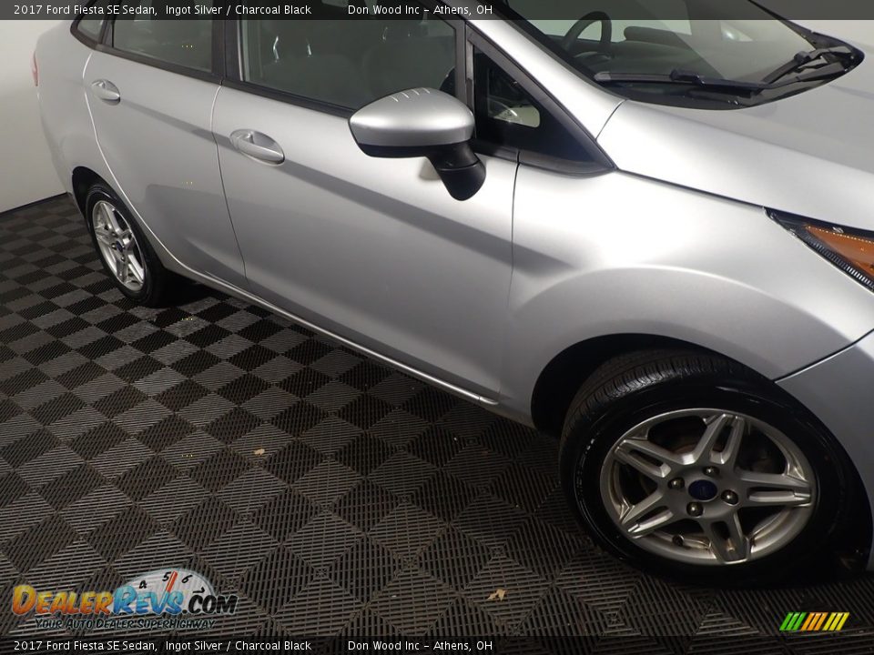 2017 Ford Fiesta SE Sedan Ingot Silver / Charcoal Black Photo #3