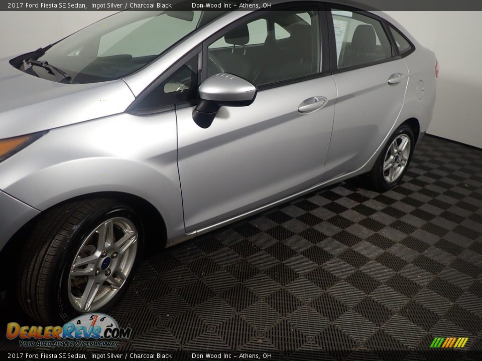2017 Ford Fiesta SE Sedan Ingot Silver / Charcoal Black Photo #9