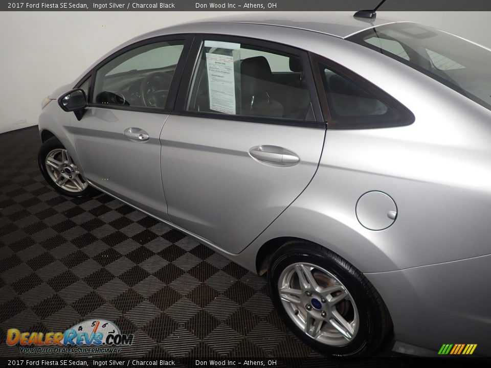 2017 Ford Fiesta SE Sedan Ingot Silver / Charcoal Black Photo #17