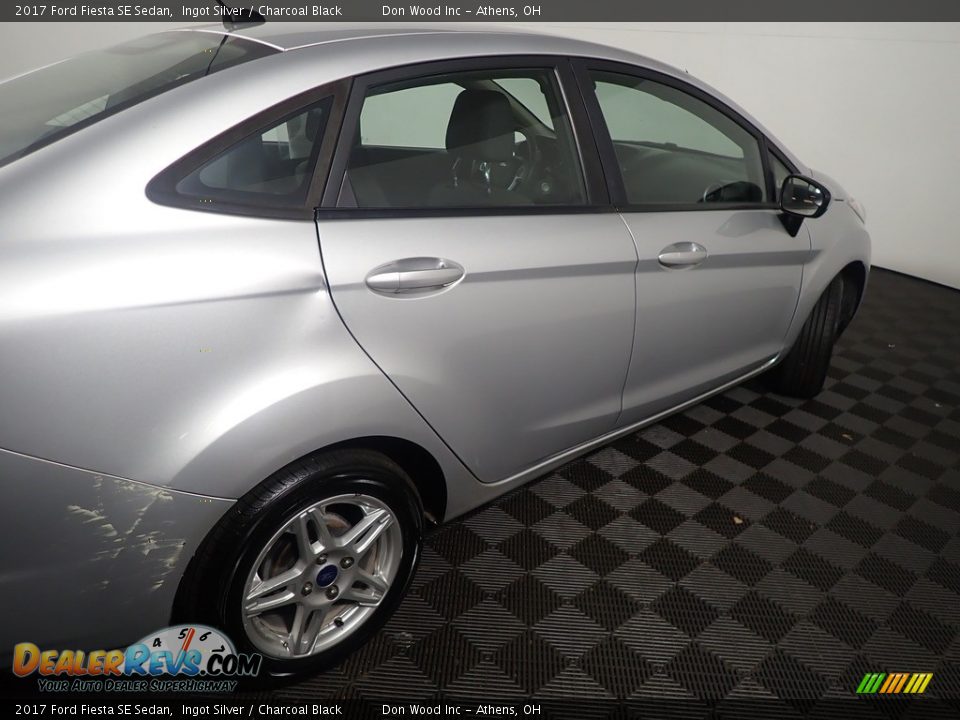 2017 Ford Fiesta SE Sedan Ingot Silver / Charcoal Black Photo #18