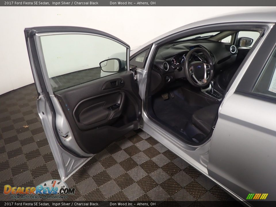 2017 Ford Fiesta SE Sedan Ingot Silver / Charcoal Black Photo #19