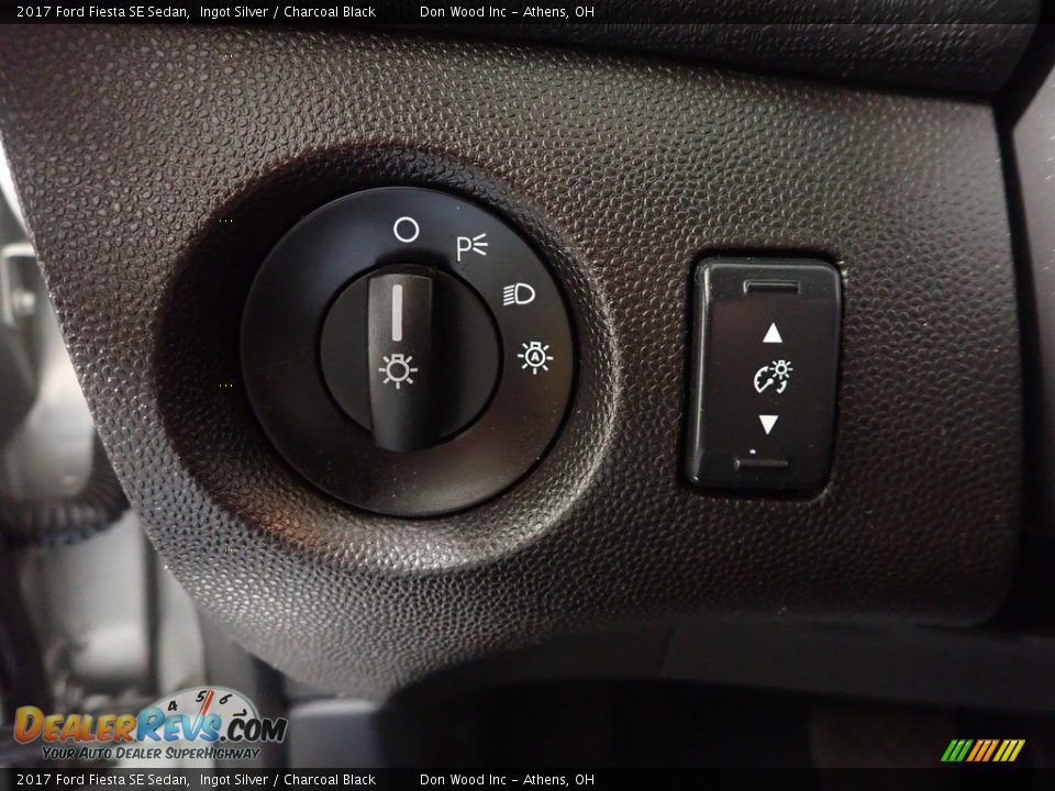 2017 Ford Fiesta SE Sedan Ingot Silver / Charcoal Black Photo #30