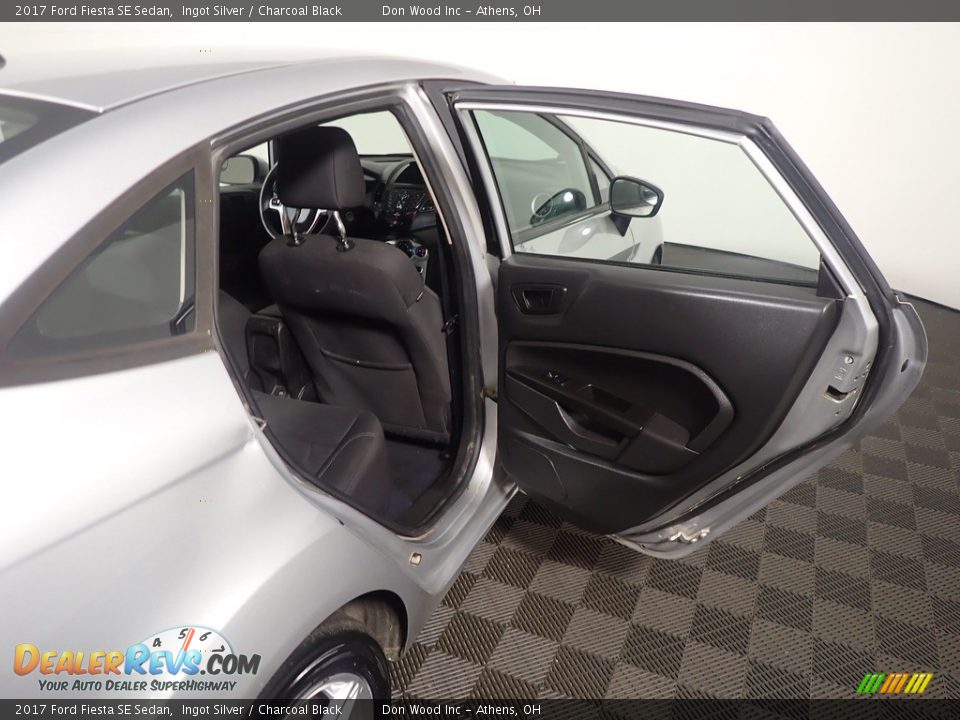 2017 Ford Fiesta SE Sedan Ingot Silver / Charcoal Black Photo #35