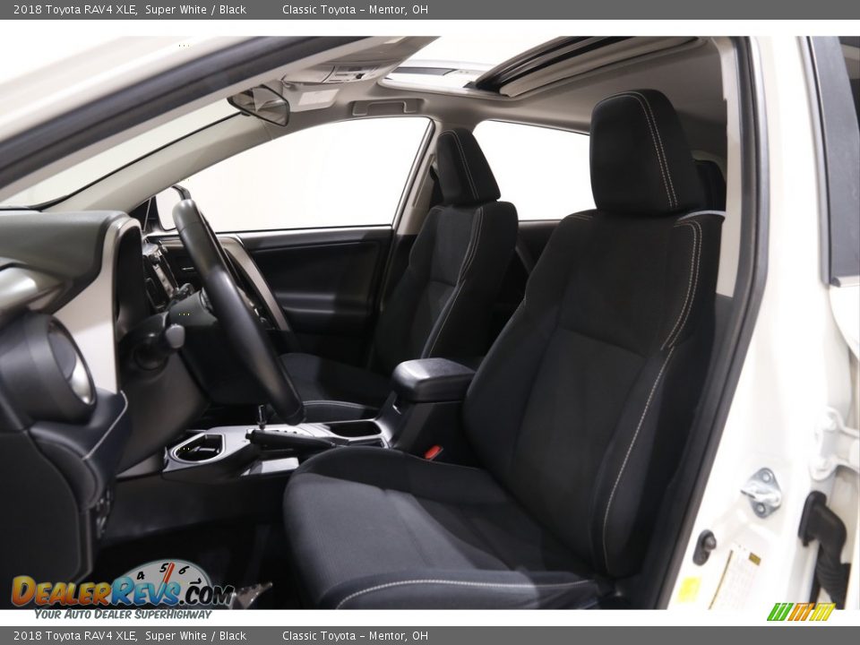2018 Toyota RAV4 XLE Super White / Black Photo #5