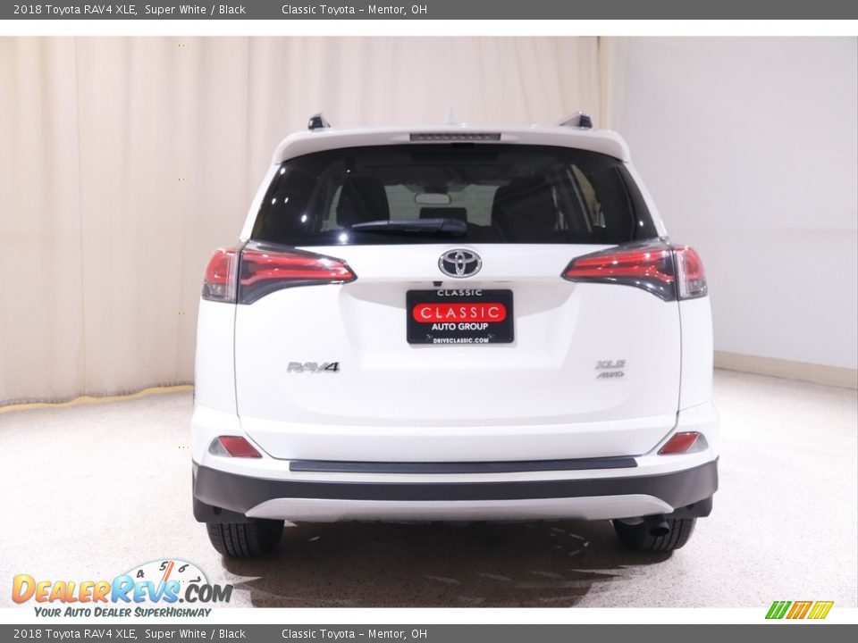 2018 Toyota RAV4 XLE Super White / Black Photo #18
