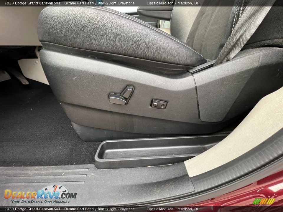 2020 Dodge Grand Caravan SXT Octane Red Pearl / Black/Light Graystone Photo #8