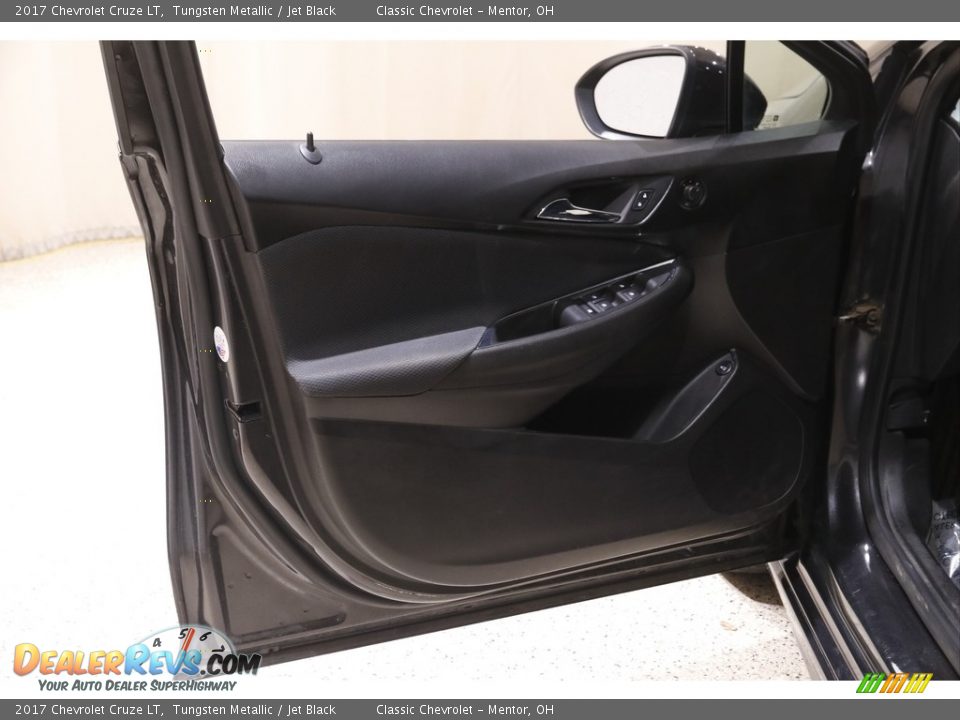 Door Panel of 2017 Chevrolet Cruze LT Photo #4