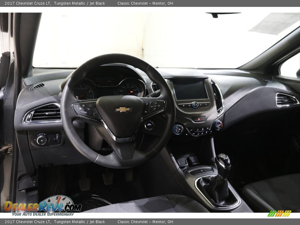 Dashboard of 2017 Chevrolet Cruze LT Photo #6