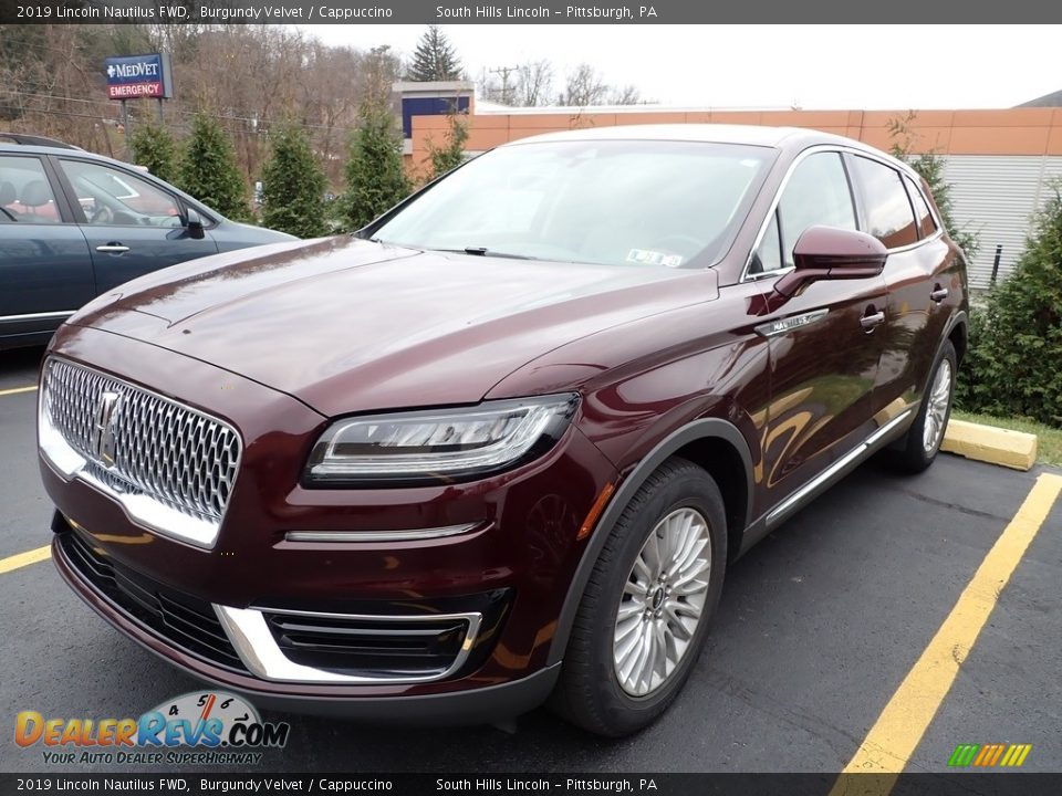 Front 3/4 View of 2019 Lincoln Nautilus FWD Photo #1