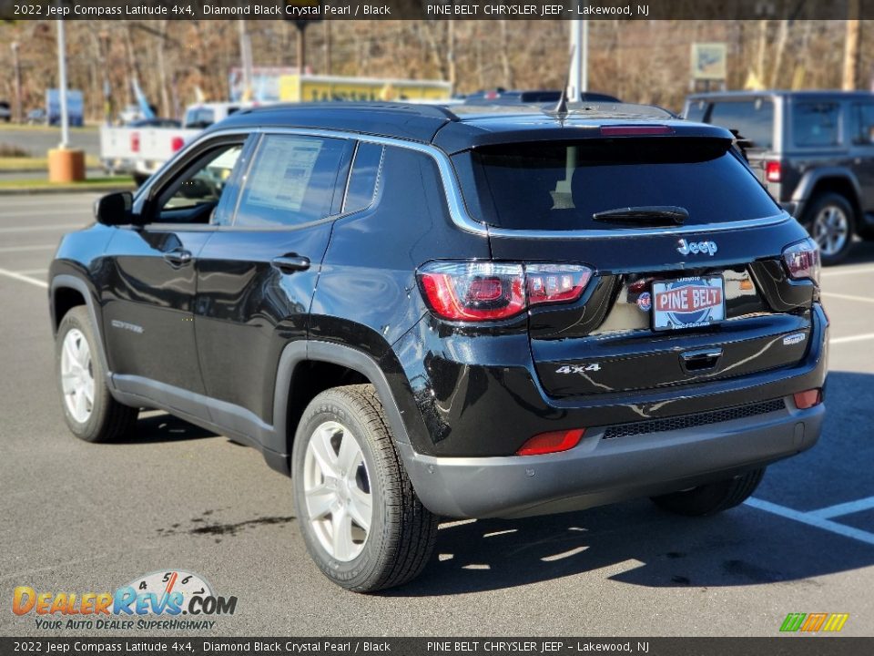 2022 Jeep Compass Latitude 4x4 Diamond Black Crystal Pearl / Black Photo #6