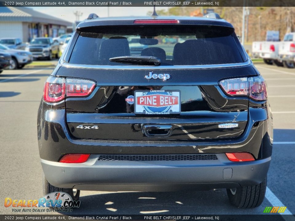 2022 Jeep Compass Latitude 4x4 Diamond Black Crystal Pearl / Black Photo #7